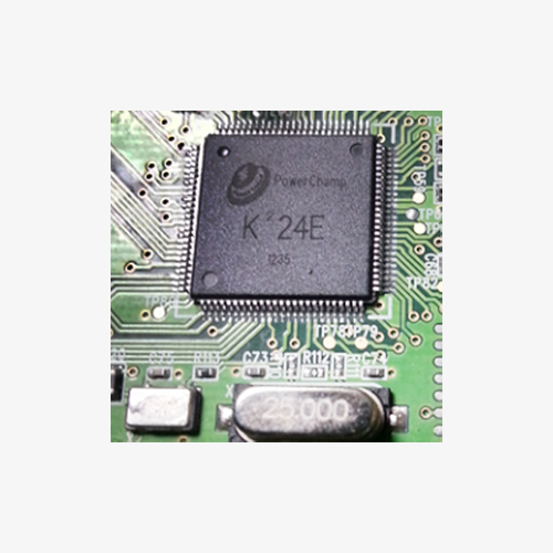 스마트그리드 장비에 사용되는 K2 Chip 회로기판 회로기판 위에 실장된 K24E 표기의 사각 반도체 칩