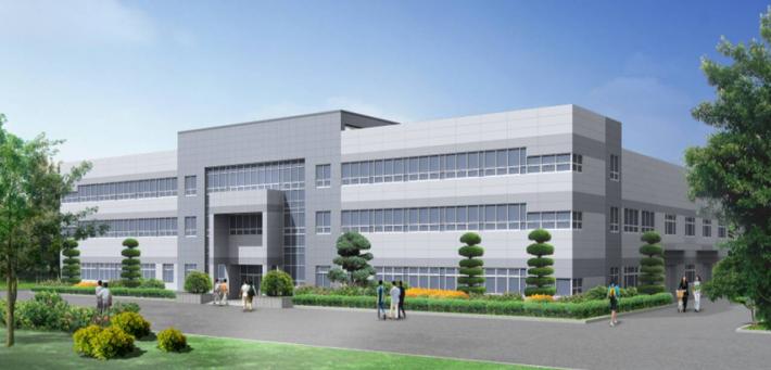 영남대학교 제1공장형실습장 증축공사 조감도 회색 외장과 긴 창을 갖춘 저층 공장형 실습장 건물 앞 조경과 보행자가 보이는 조감도