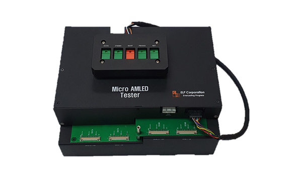 Micro AMOLED Tester 검사장비 전면에 'Micro AMOLED Tester'가 표시된 검은색 검사 장비와 하단 기판 연결부