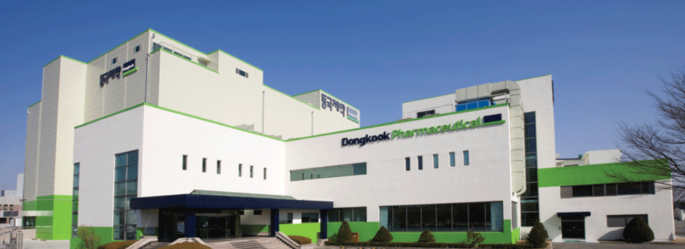 동국제약 제3공장 전경 Dongkook Pharmaceutical 표기가 있는 제3공장 건물 전경