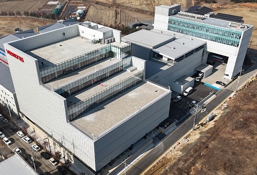 뷰웍스 화성사업장 생산시설 전경 뷰웍스 로고가 표시된 화성 사업장 건물 단지 항공 사진