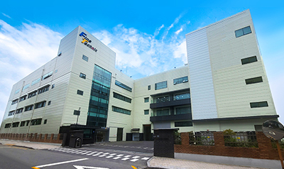 안양 본사·공장: 회사가 LED 조명 제조와 전기공사업 등을 수행한다고 소개한 국내 사업장. 파인테크닉스 안양 본사·공장 사업장 사진