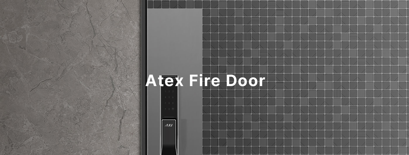 ATEX Fire Door 제품 표면 검은 격자 패널과 손잡이가 보이는 방화문 표면