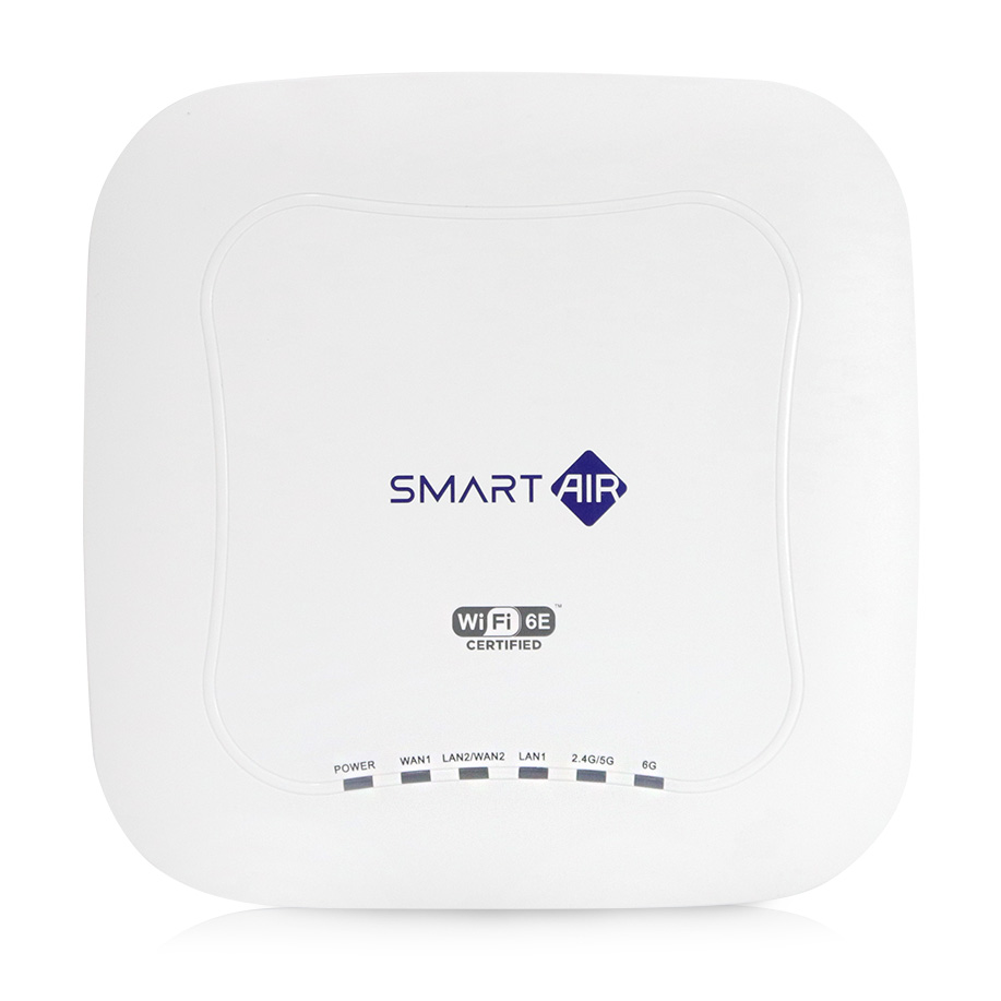 Wi‑Fi 6E 표기가 보이는 SmartAir 실내 무선 AP SmartAir 로고와 Wi‑Fi 6E Certified 표기가 있는 흰색 사각형 무선 AP 전면