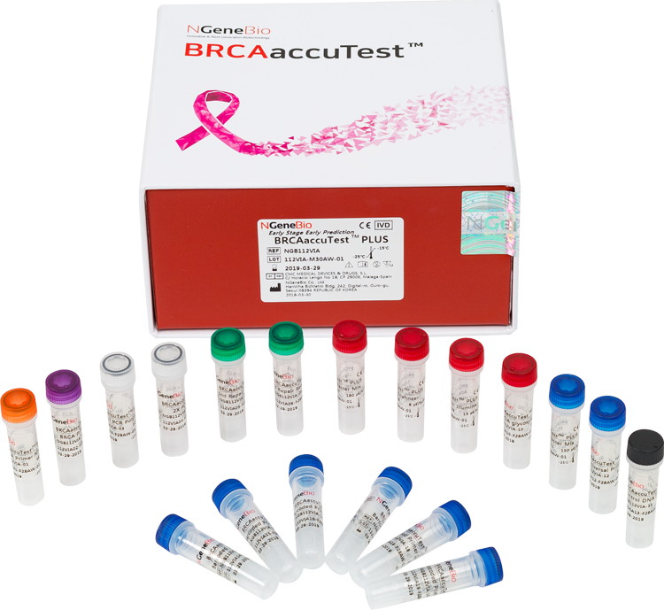 NGeneBio BRCAaccuTest PLUS 검사 키트와 튜브 BRCAaccuTest PLUS 상자와 색상 캡이 달린 검사 튜브들